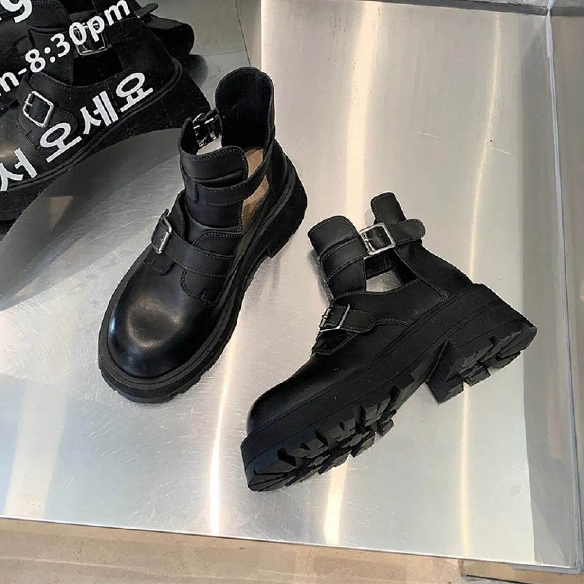 2023 Autunno Nuova Fibbia Punta Rotonda Donne Chelsea Stivali Scarpe Tacco Medio Sandali Chunky Punk Vestito Casual Pompe Cavali