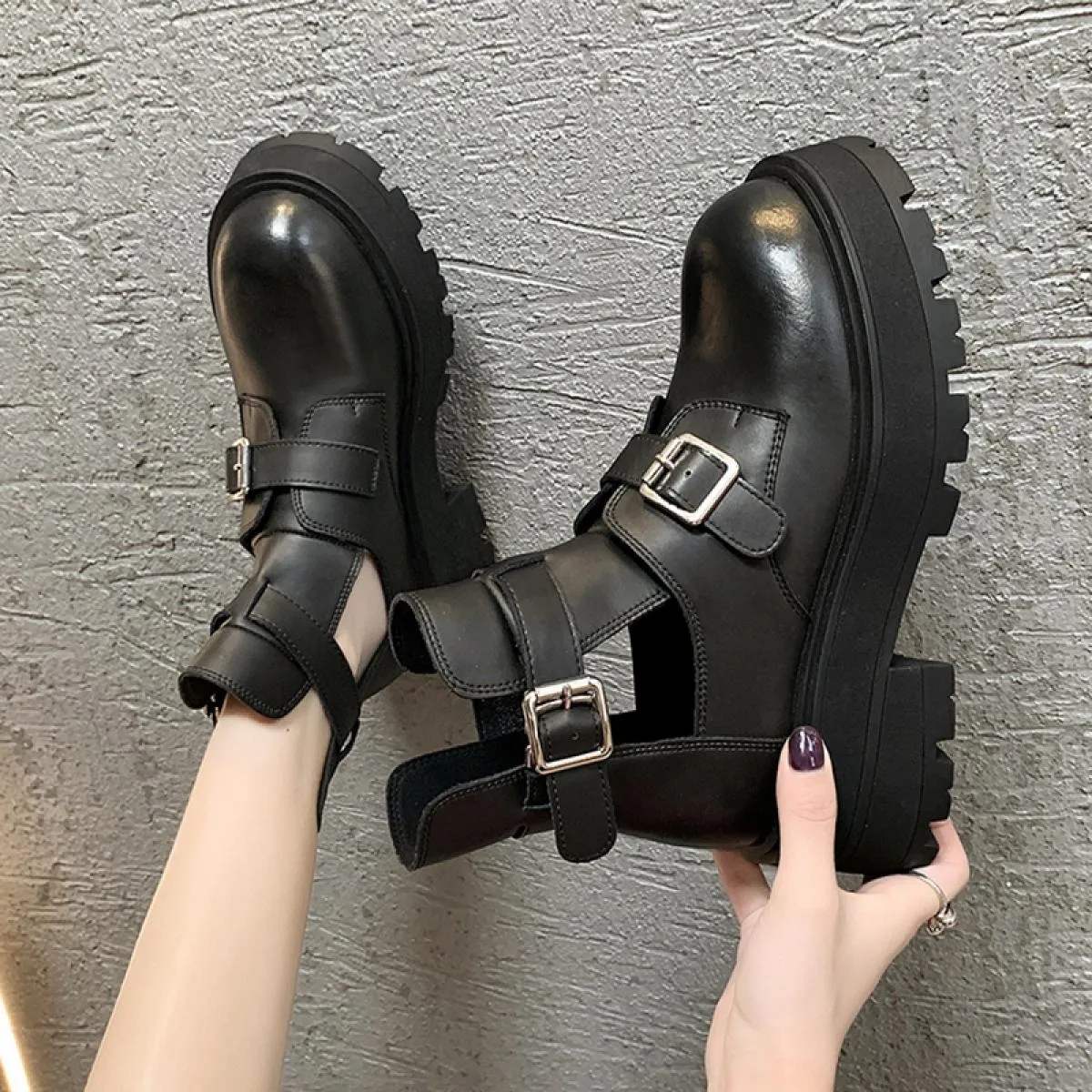 2023 Autunno Nuova Fibbia Punta Rotonda Donne Chelsea Stivali Scarpe Tacco Medio Sandali Chunky Punk Vestito Casual Pompe Cavali