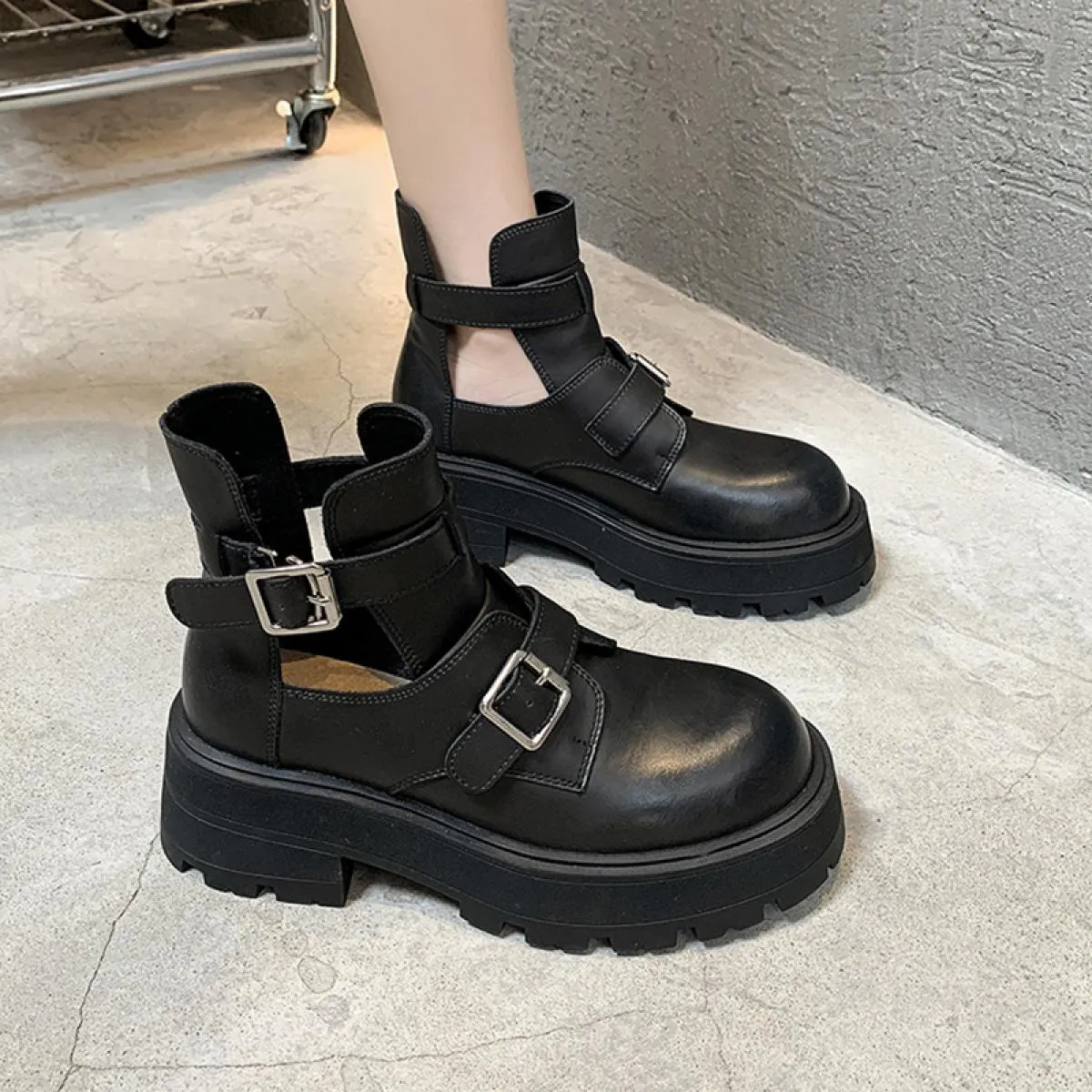 2023 Autunno Nuova Fibbia Punta Rotonda Donne Chelsea Stivali Scarpe Tacco Medio Sandali Chunky Punk Vestito Casual Pompe Cavali