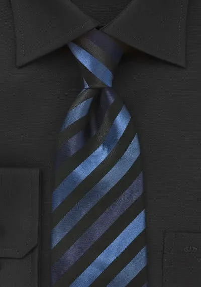 Cravatta righe blu