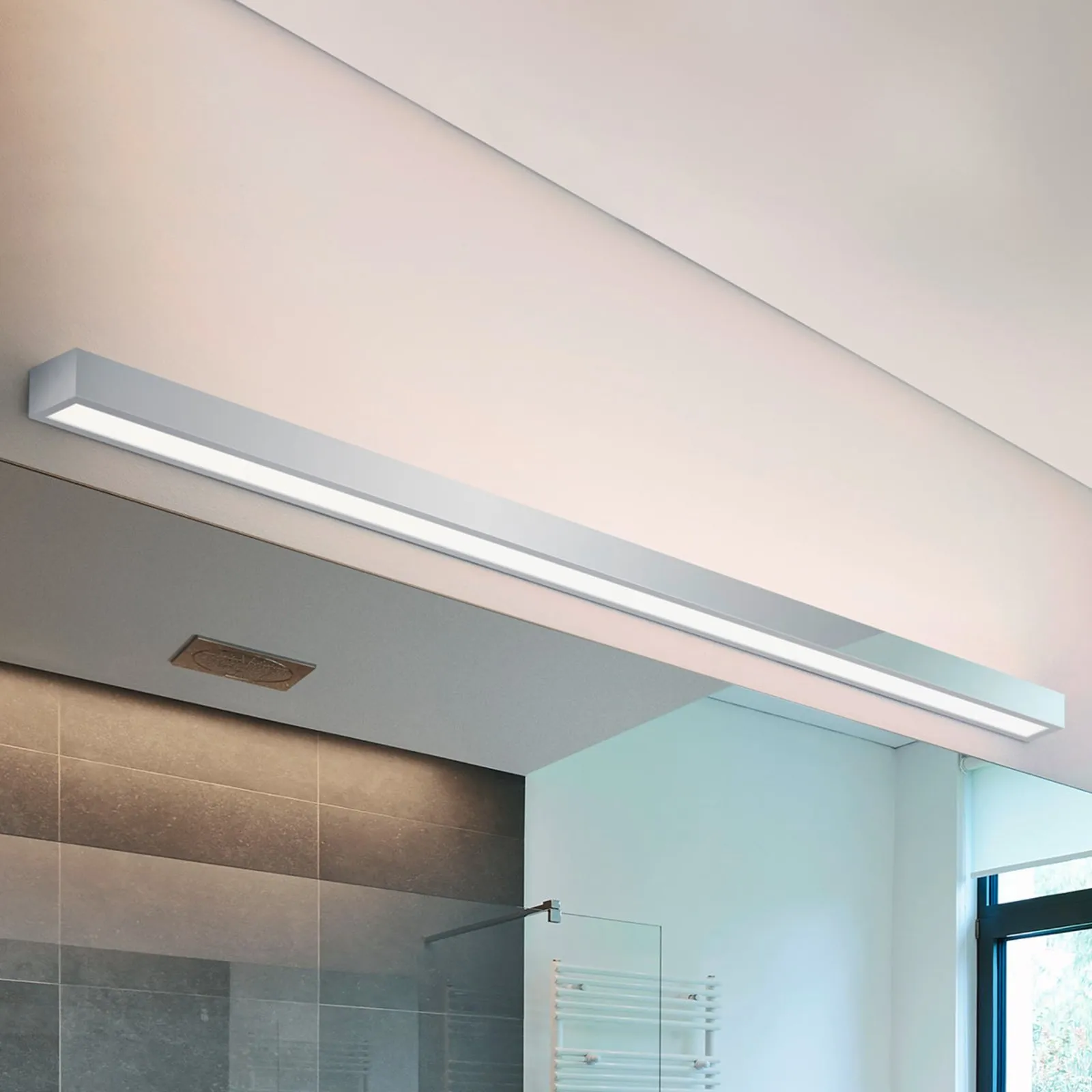 Helestra Theia luce per specchio a LED cromo 120cm