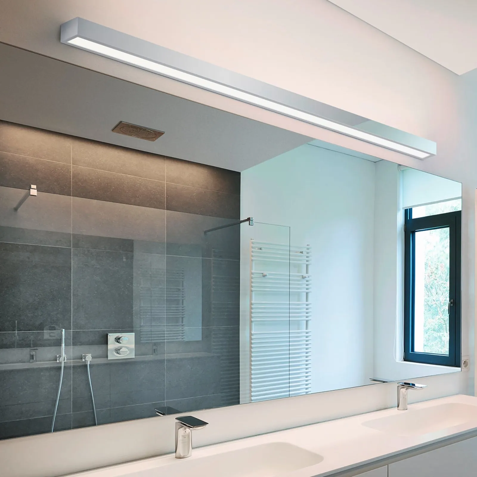 Helestra Theia luce per specchio a LED cromo 120cm