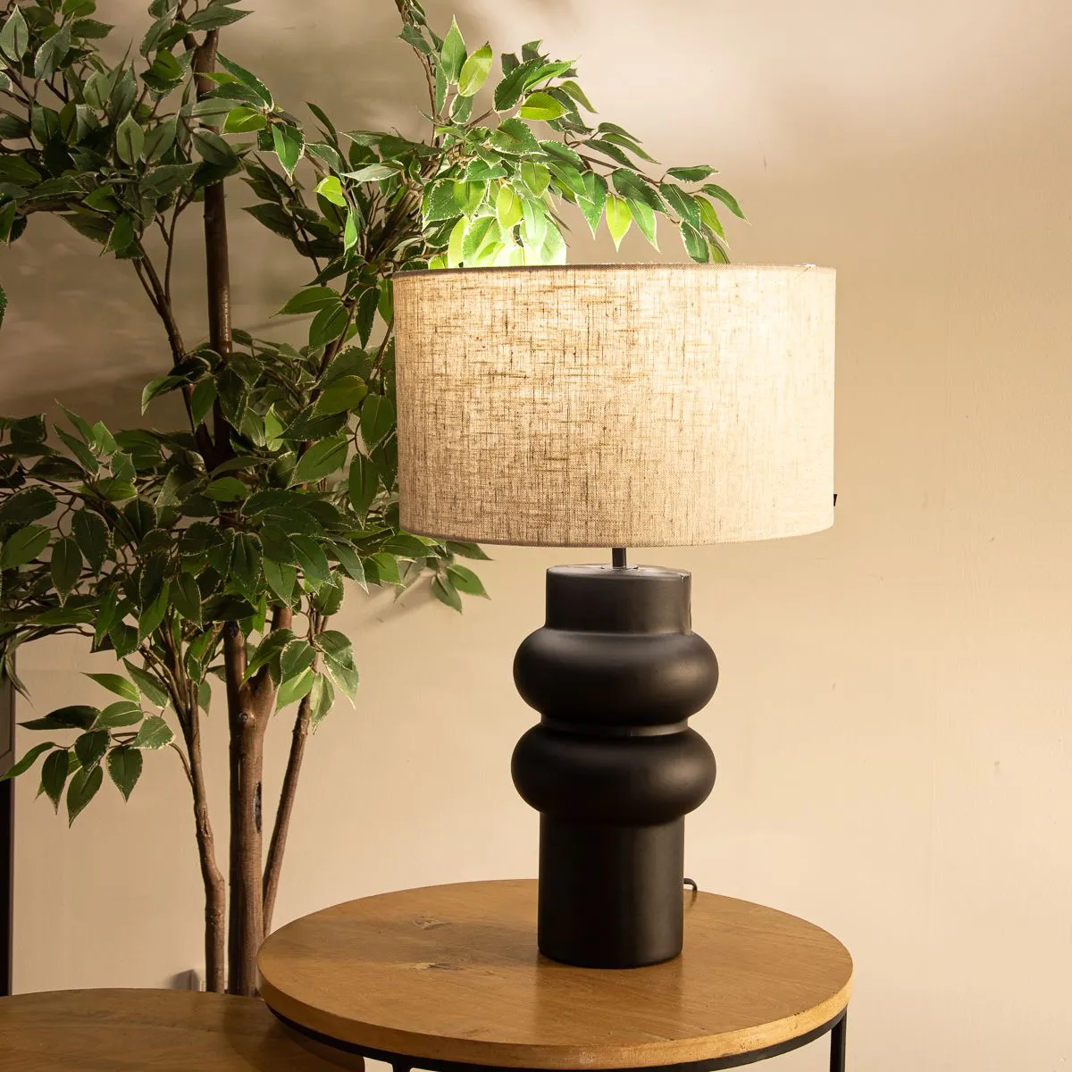 Lampada da tavolo di design nera con paralume in tessuto grigio chiaro 35 cm - Alisia