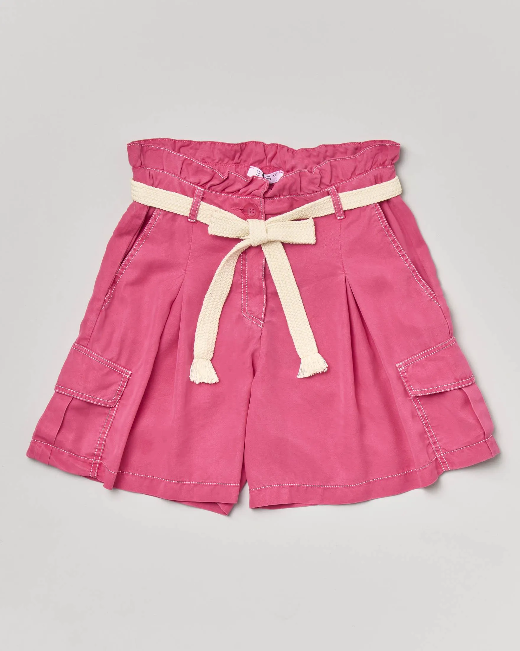 Pantaloncini corti cargo fucsia in tencel con pinces e cintura in vita 36-38