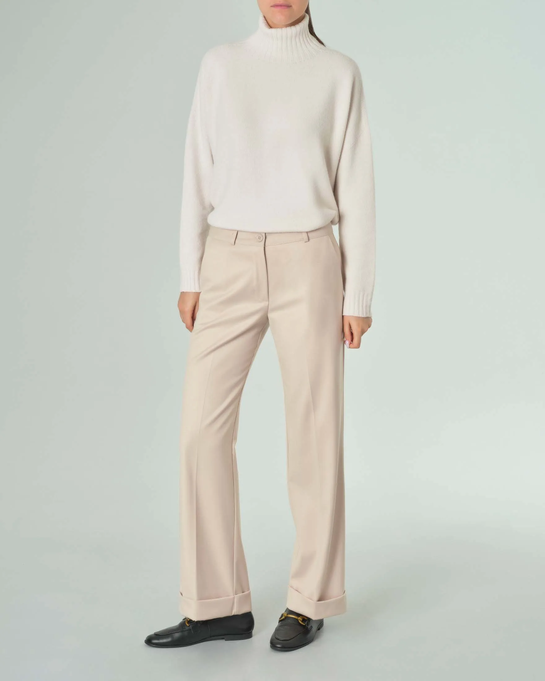 Pantaloni color panna in misto viscosa effetto lana dalla linea ampia con risvolto al fondo