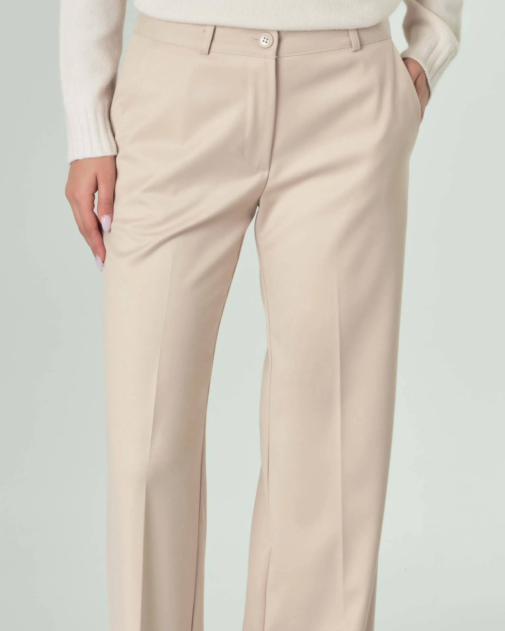 Pantaloni color panna in misto viscosa effetto lana dalla linea ampia con risvolto al fondo