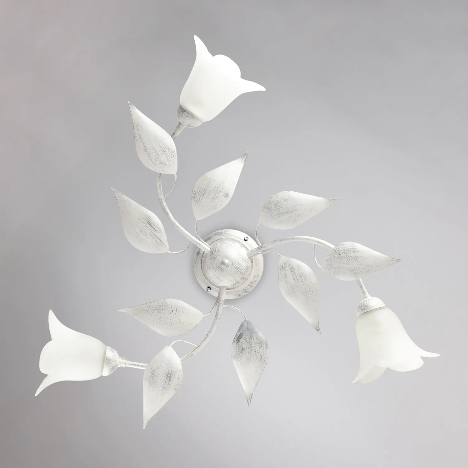 Plafoniera Classica Ferro Battuto Foglia Argento Olga 3 Paralumi Fiori Vetro Be Light