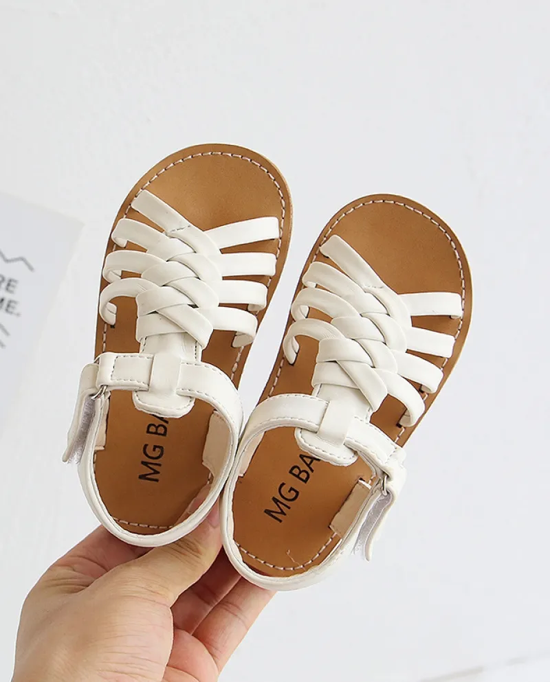 Sandali in pelle intrecciati per bambini carini e alla moda