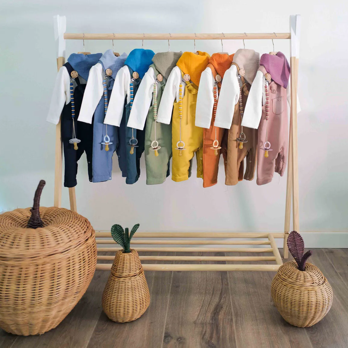Set salopette con T-shirt