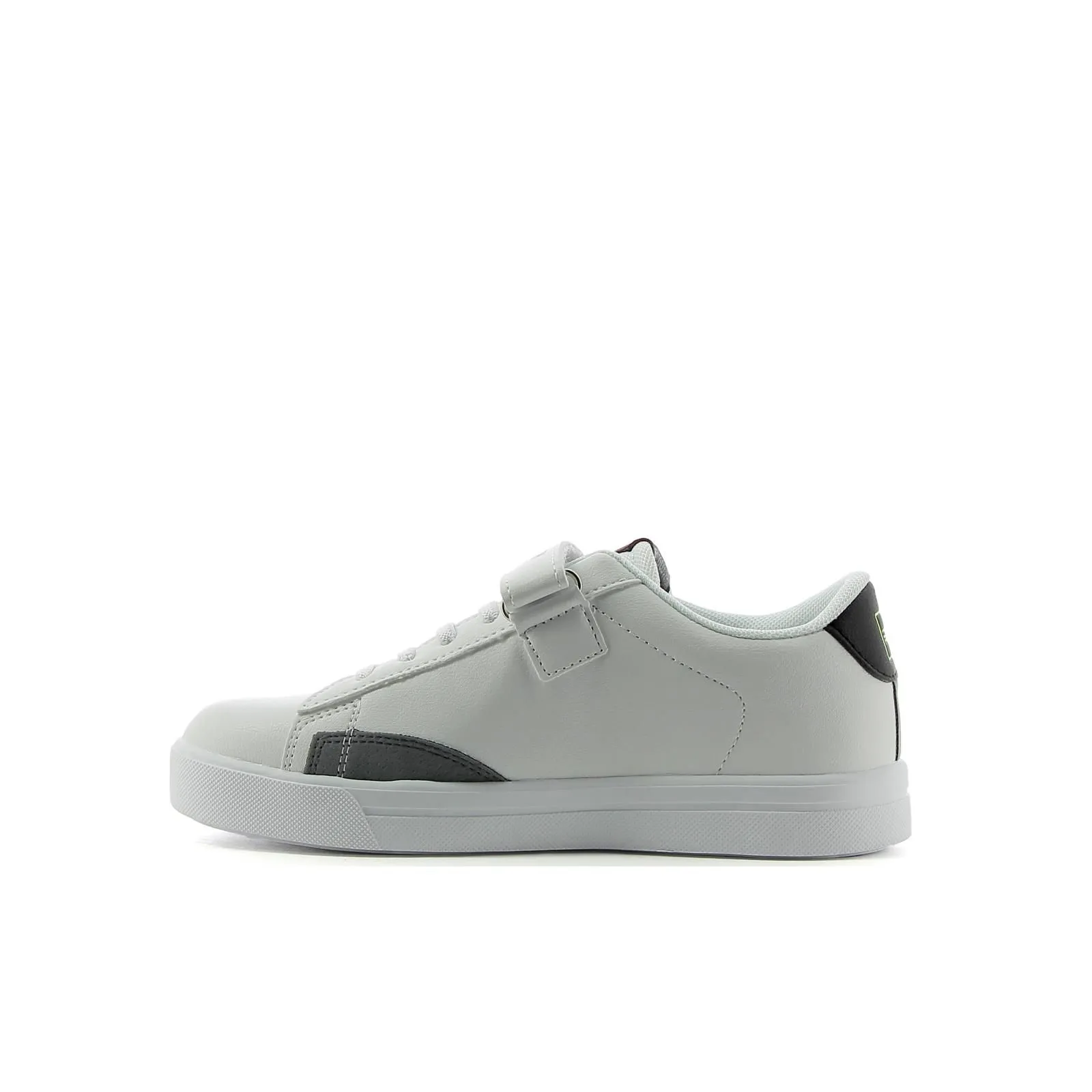 Sneakers bianche con strappo