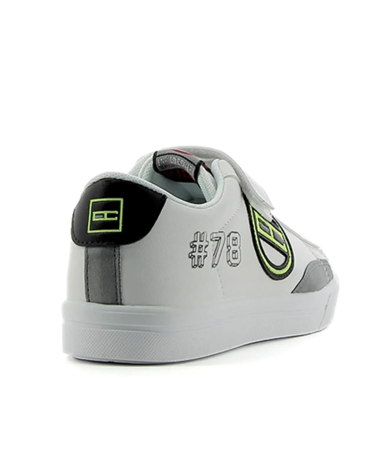 Sneakers bianche con strappo