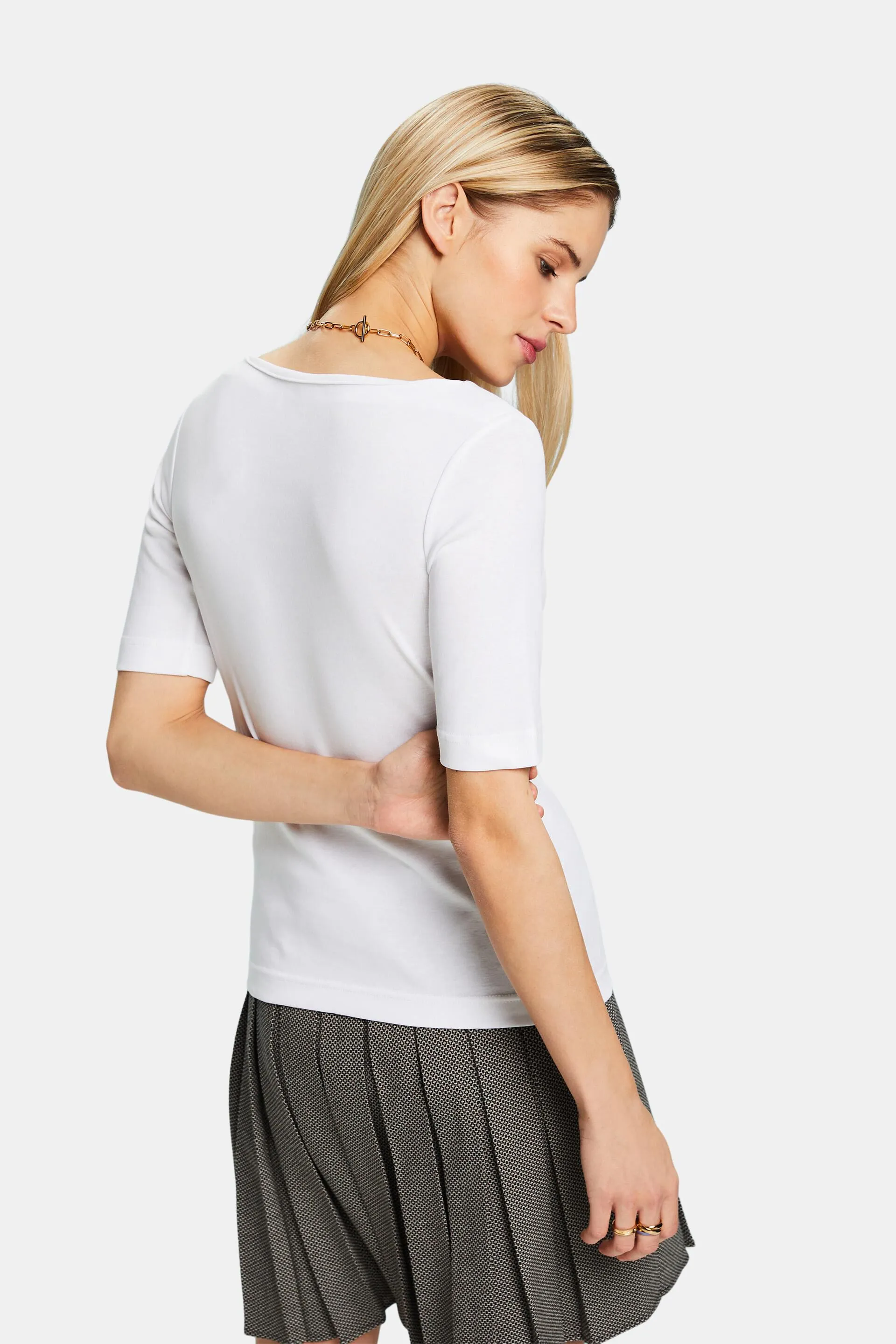 T-shirt con scollo a barchetta