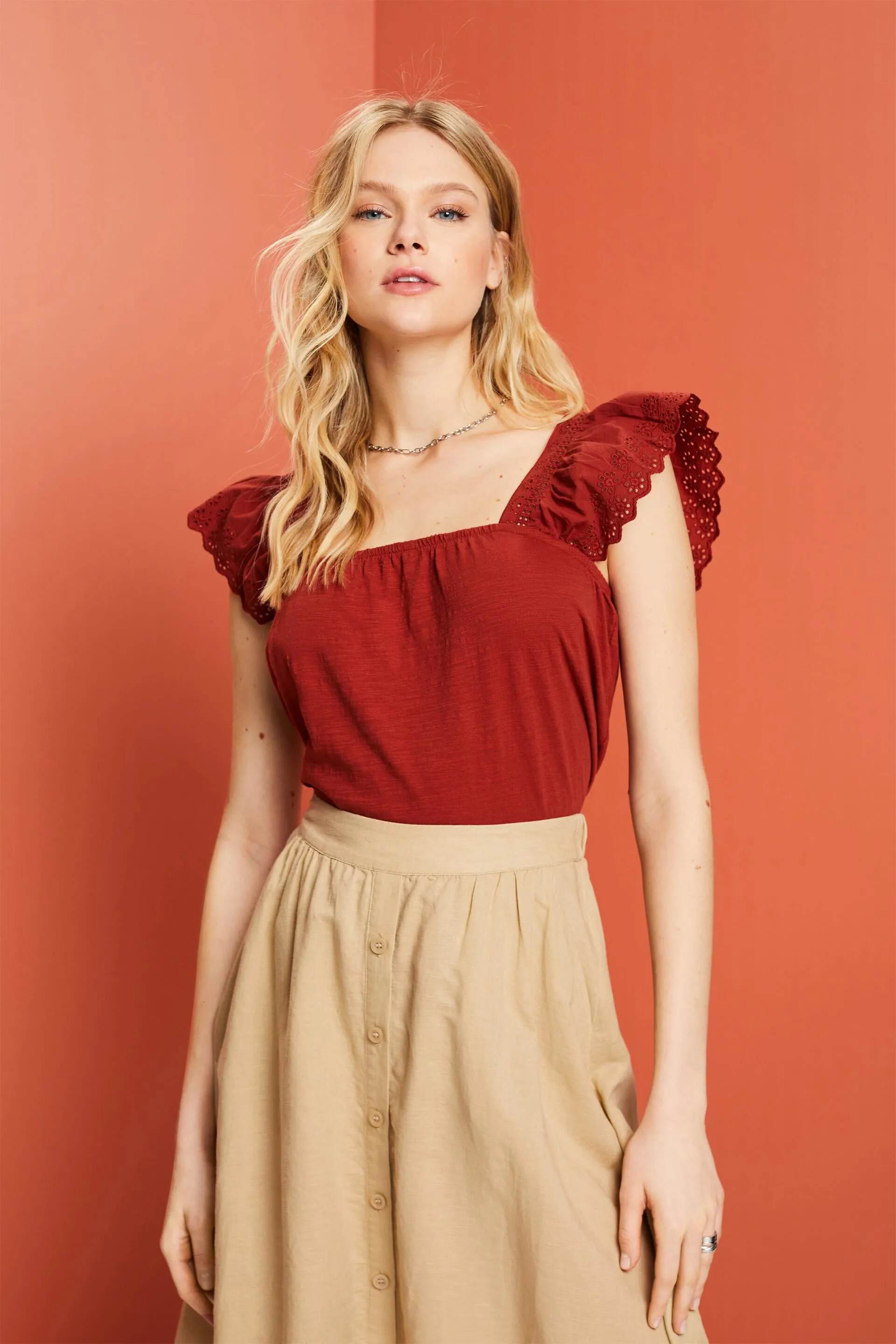 T-shirt in jersey con maniche ricamate