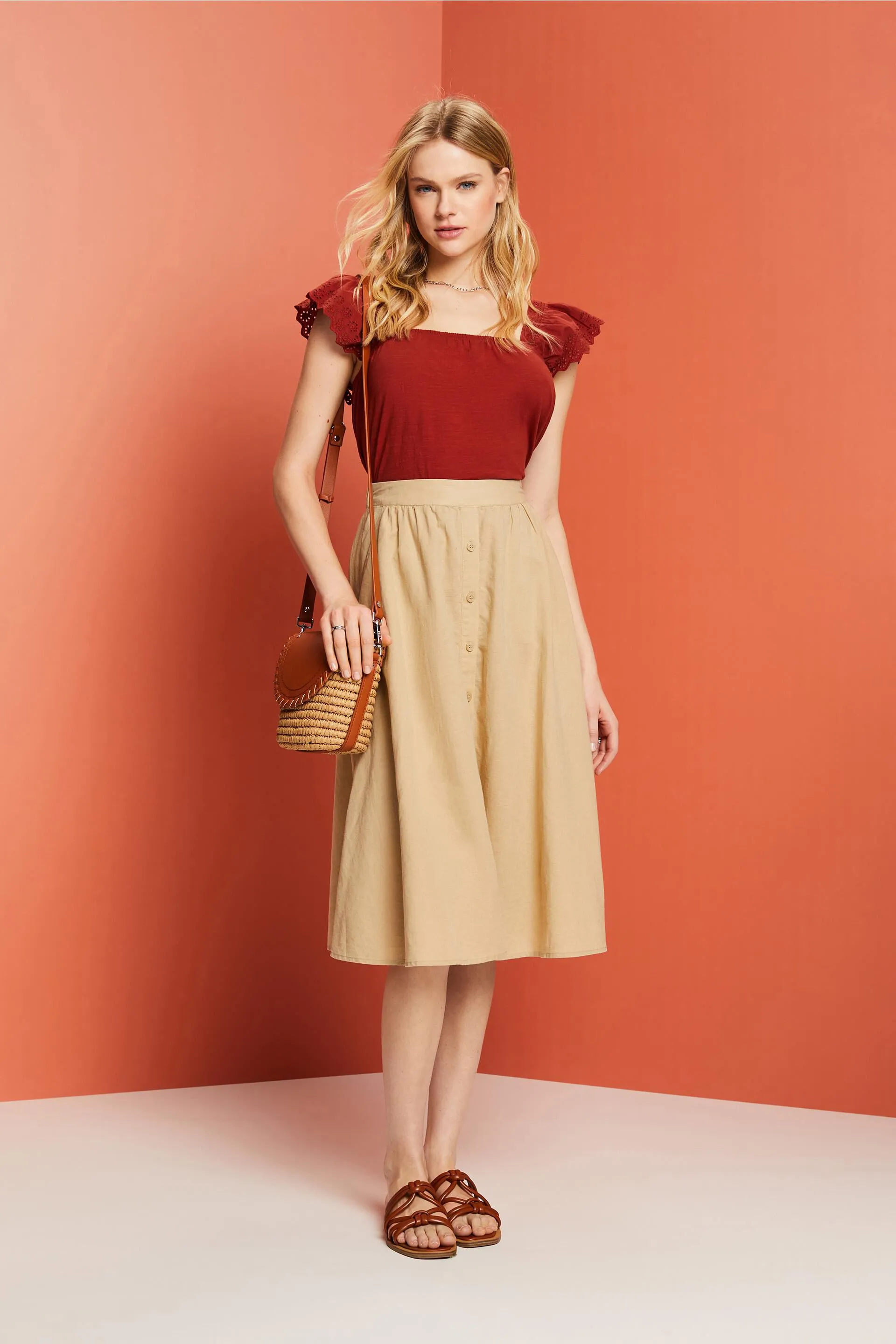 T-shirt in jersey con maniche ricamate