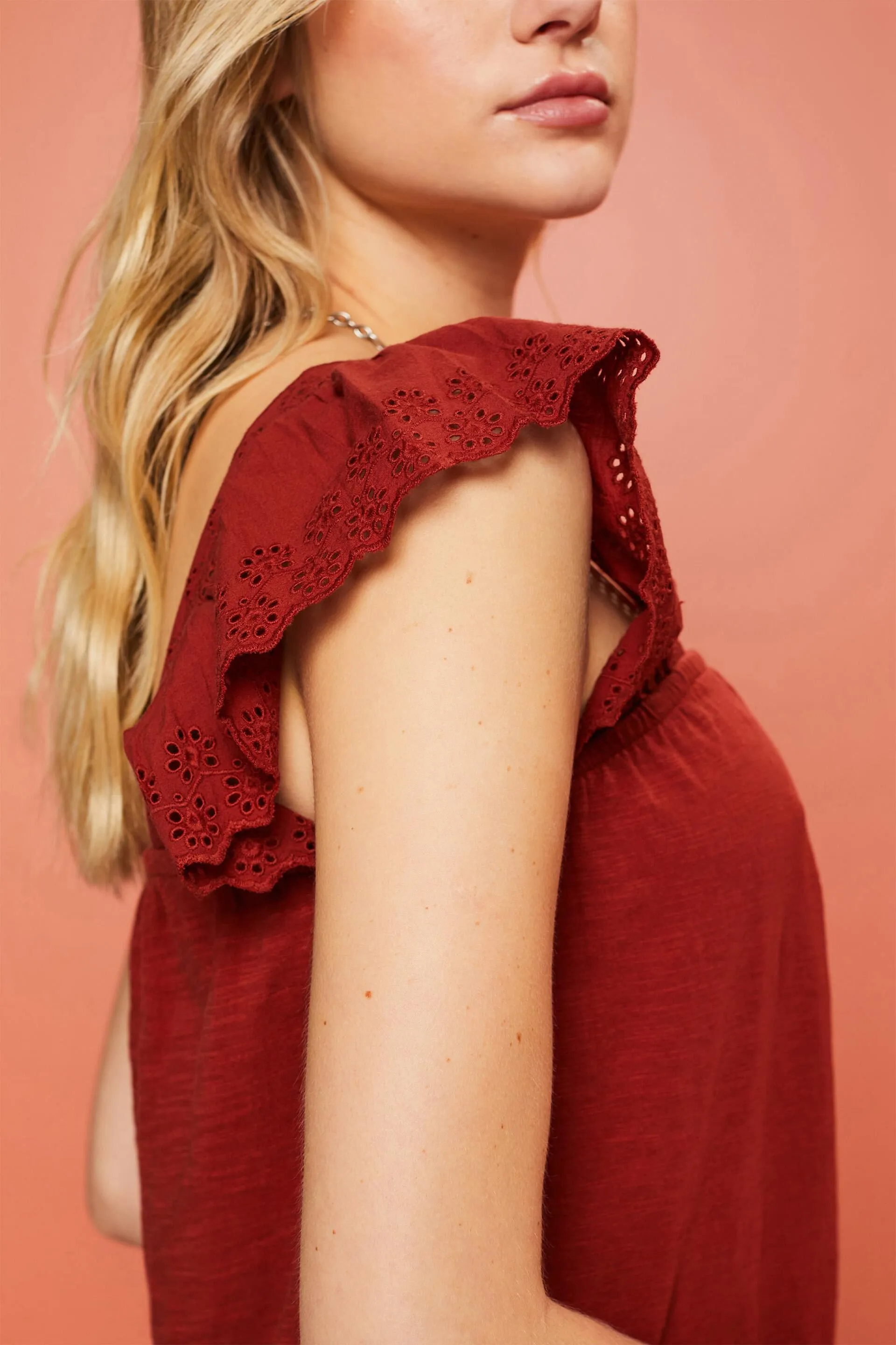 T-shirt in jersey con maniche ricamate