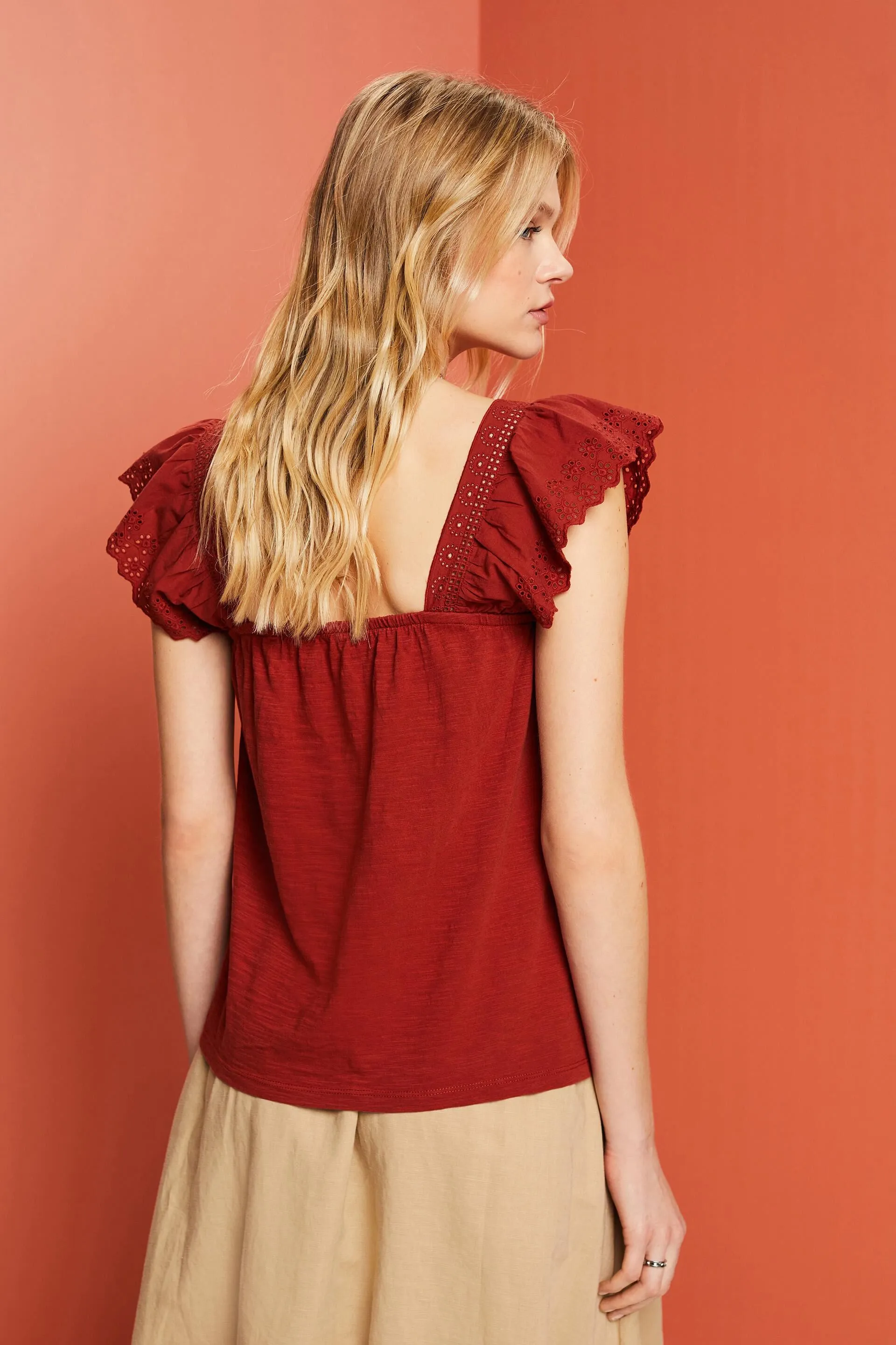 T-shirt in jersey con maniche ricamate