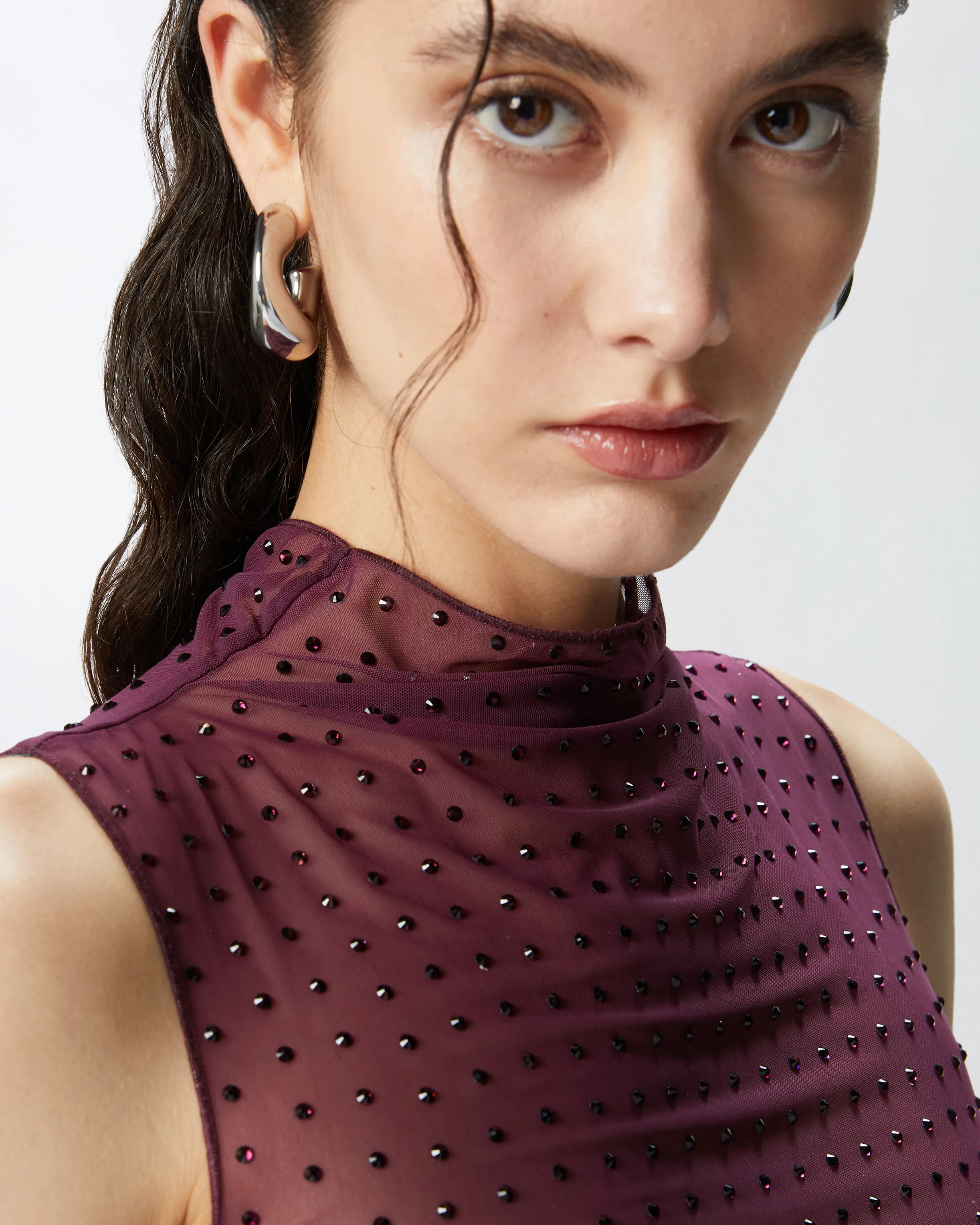  Top senza maniche in tulle con strass    