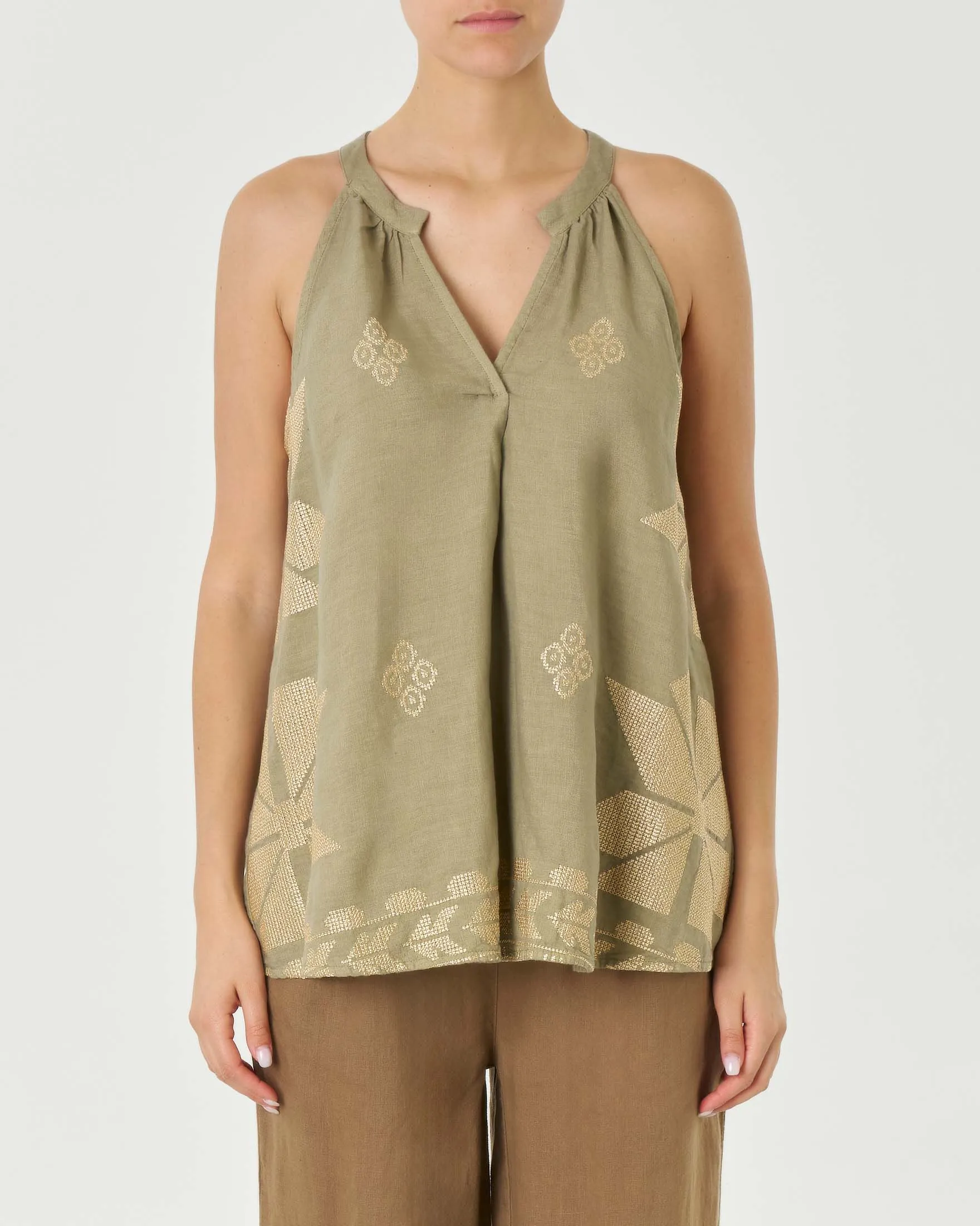 Top verde chiaro in lino con ricami color oro e scollo all'americana con colletto a listino