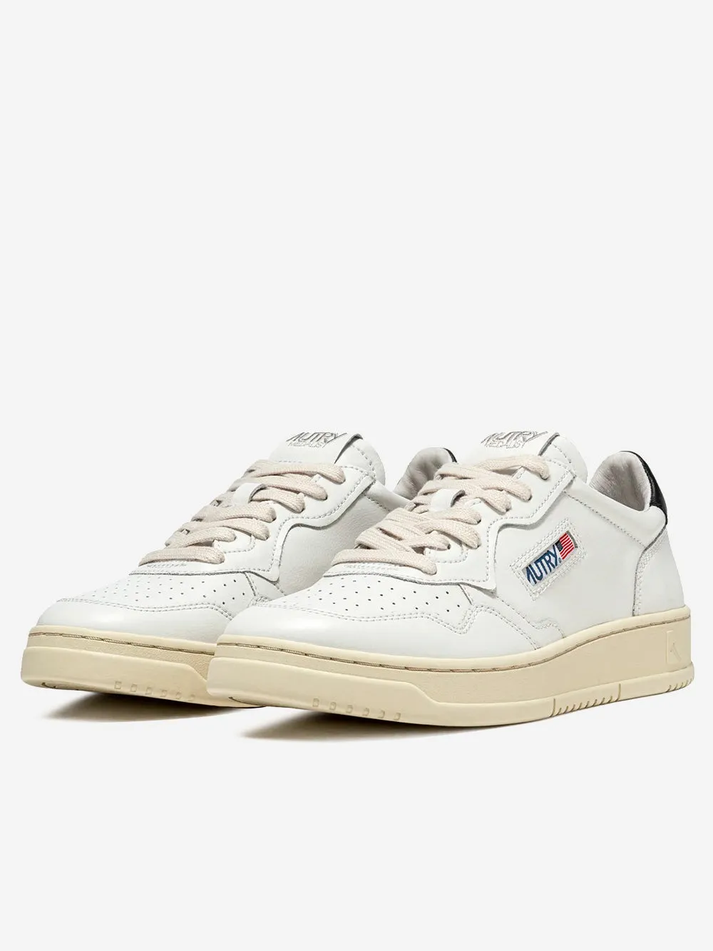 W Medalist Low Sneakers