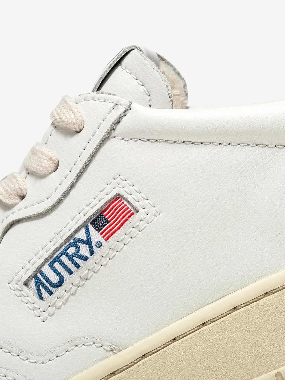 W Medalist Low Sneakers