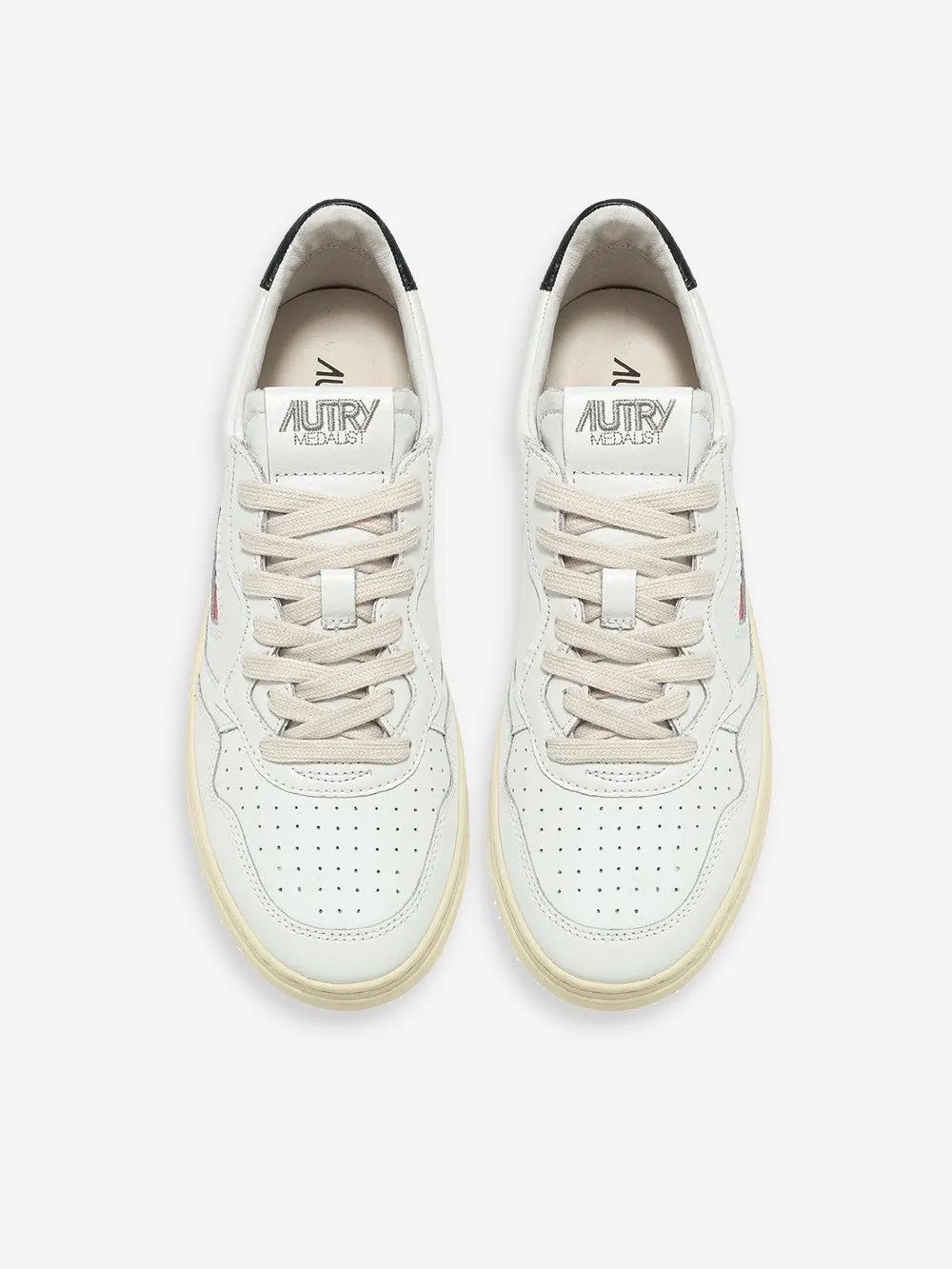 W Medalist Low Sneakers